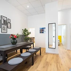 big-central-apartment-near-rotkreuzplatz-with-3-br-for-12-pax.getmunichhotels.com/